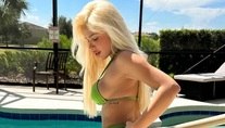 Karoline Lima posa na piscina e brinca: 'A oitava maravilha do mundo tá dentro d'água' (Reprodução/Instagram)